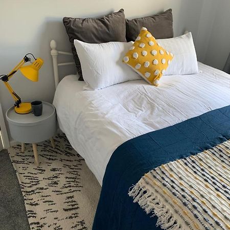 The Hideaway, Calm, Cozy, Dog Friendly Retreat Apartamento Cheltenham Exterior foto