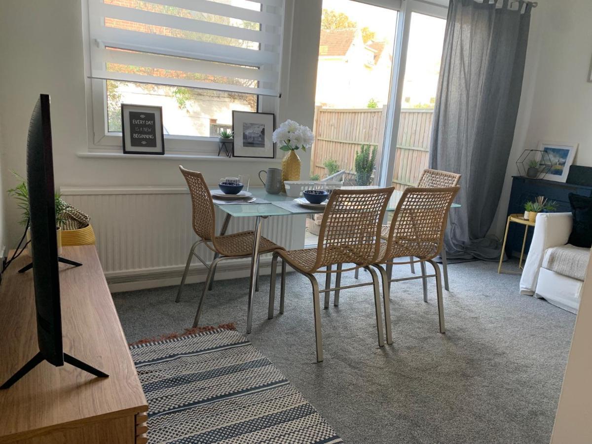 The Hideaway, Calm, Cozy, Dog Friendly Retreat Apartamento Cheltenham Exterior foto