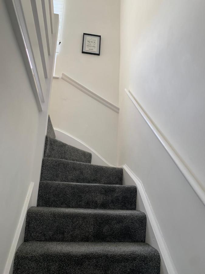 The Hideaway, Calm, Cozy, Dog Friendly Retreat Apartamento Cheltenham Exterior foto
